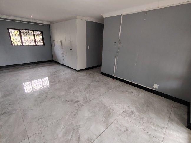 6 Bedroom Property for Sale in Umhlanga KwaZulu-Natal