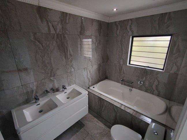 6 Bedroom Property for Sale in Umhlanga KwaZulu-Natal
