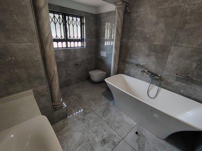 6 Bedroom Property for Sale in Umhlanga KwaZulu-Natal