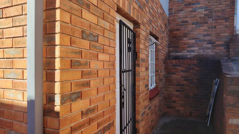 To Let 1 Bedroom Property for Rent in Malvern KwaZulu-Natal