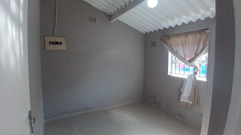 To Let 2 Bedroom Property for Rent in Umlazi KwaZulu-Natal