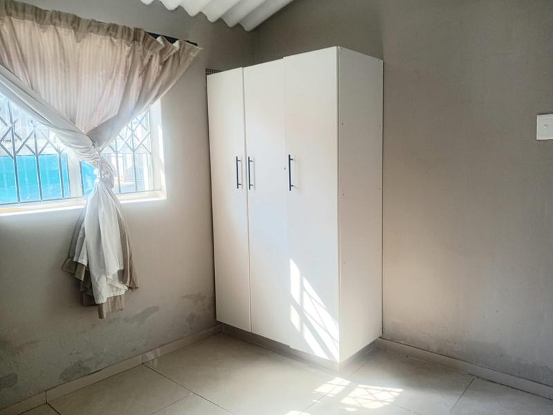 To Let 2 Bedroom Property for Rent in Umlazi KwaZulu-Natal
