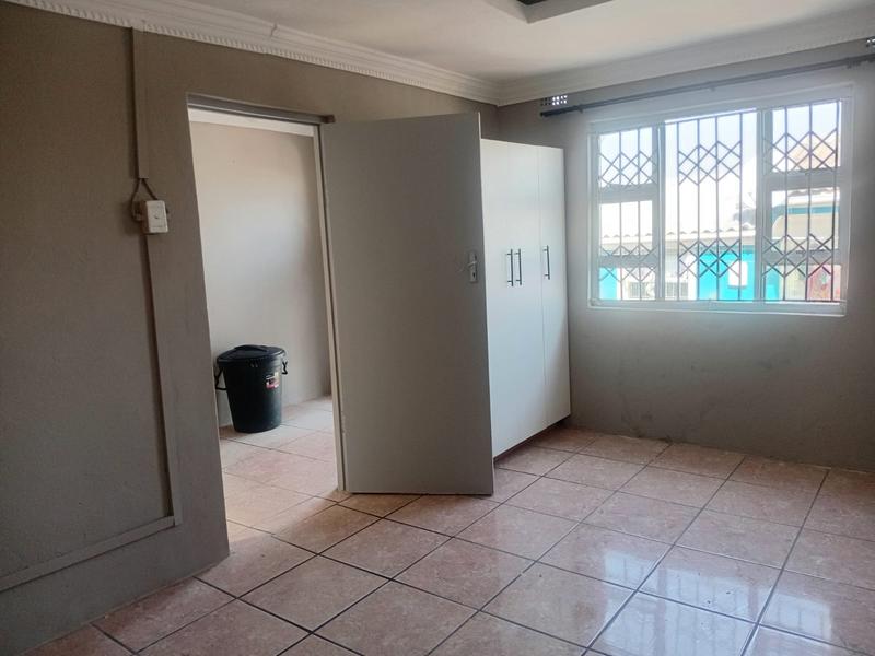 To Let 2 Bedroom Property for Rent in Umlazi KwaZulu-Natal