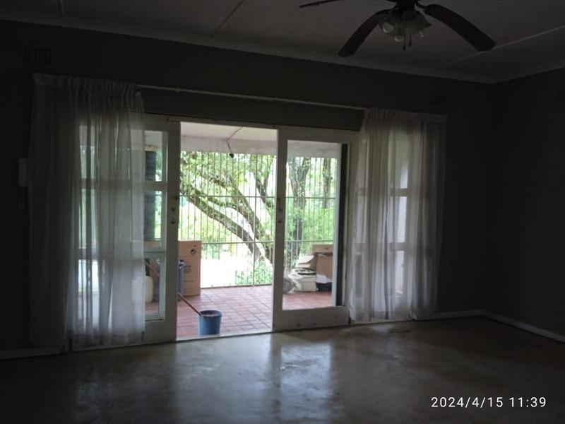 To Let 3 Bedroom Property for Rent in Umtentweni KwaZulu-Natal