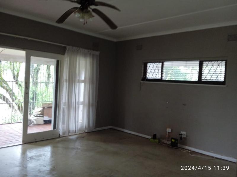 To Let 3 Bedroom Property for Rent in Umtentweni KwaZulu-Natal