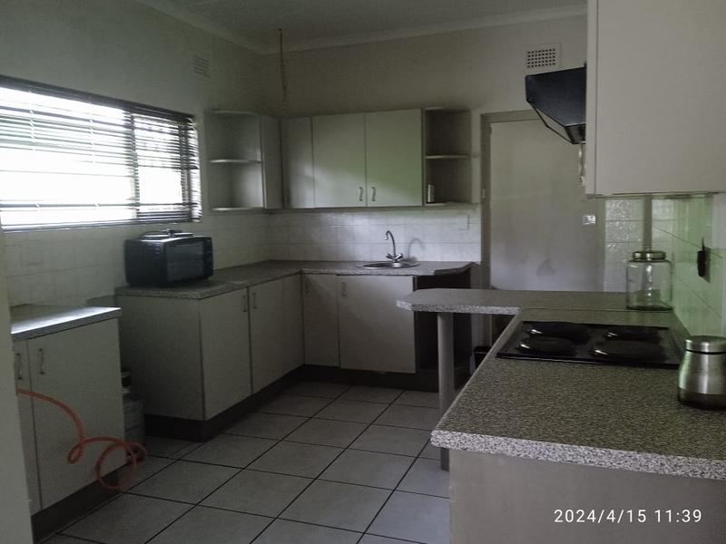 To Let 3 Bedroom Property for Rent in Umtentweni KwaZulu-Natal