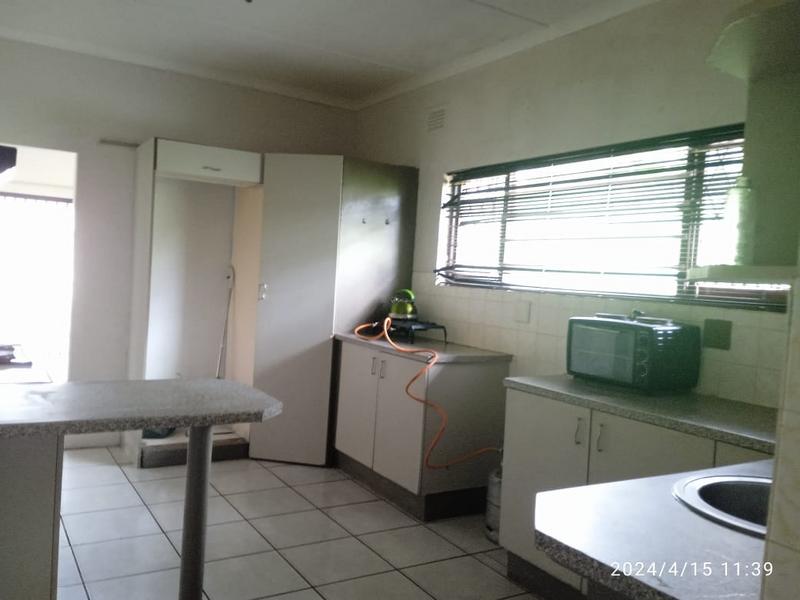 To Let 3 Bedroom Property for Rent in Umtentweni KwaZulu-Natal