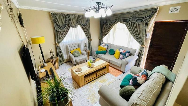 5 Bedroom Property for Sale in Umlazi KwaZulu-Natal