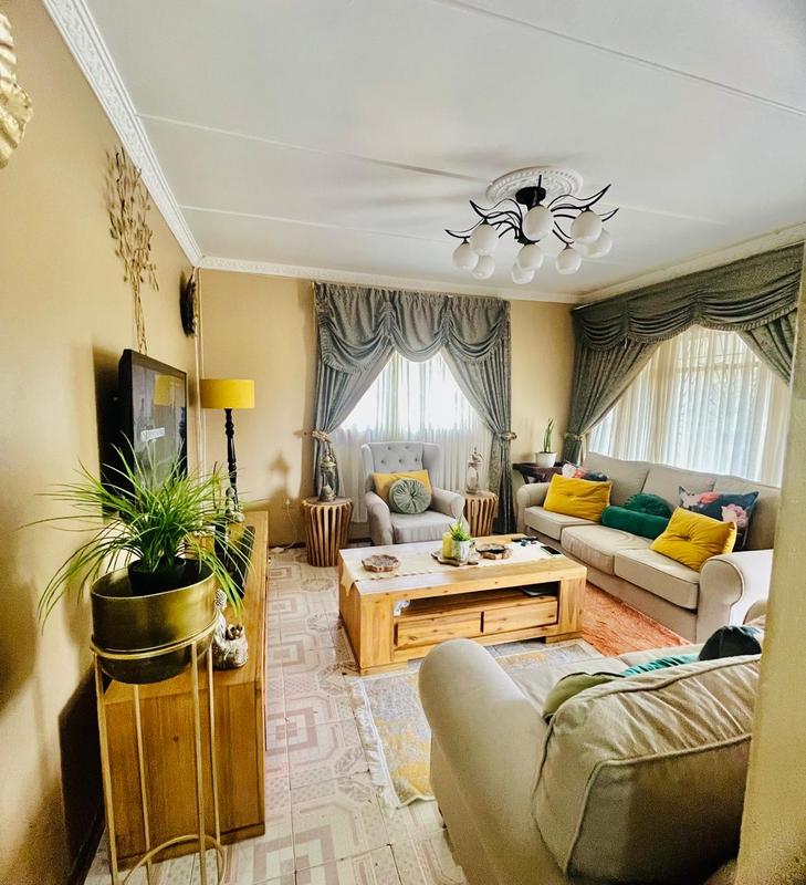 5 Bedroom Property for Sale in Umlazi KwaZulu-Natal