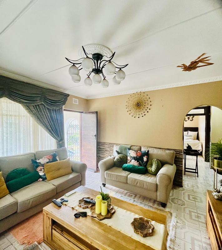 5 Bedroom Property for Sale in Umlazi KwaZulu-Natal