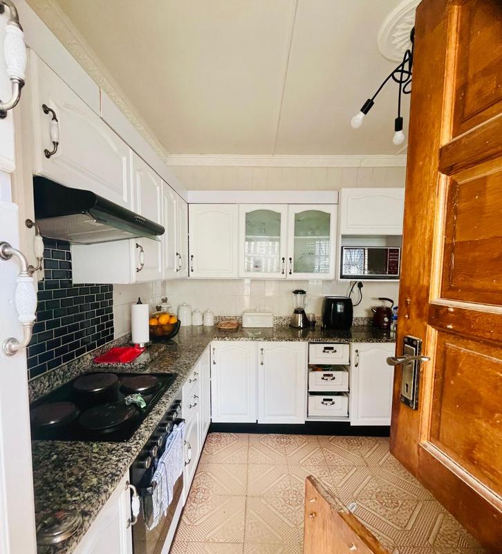 5 Bedroom Property for Sale in Umlazi KwaZulu-Natal