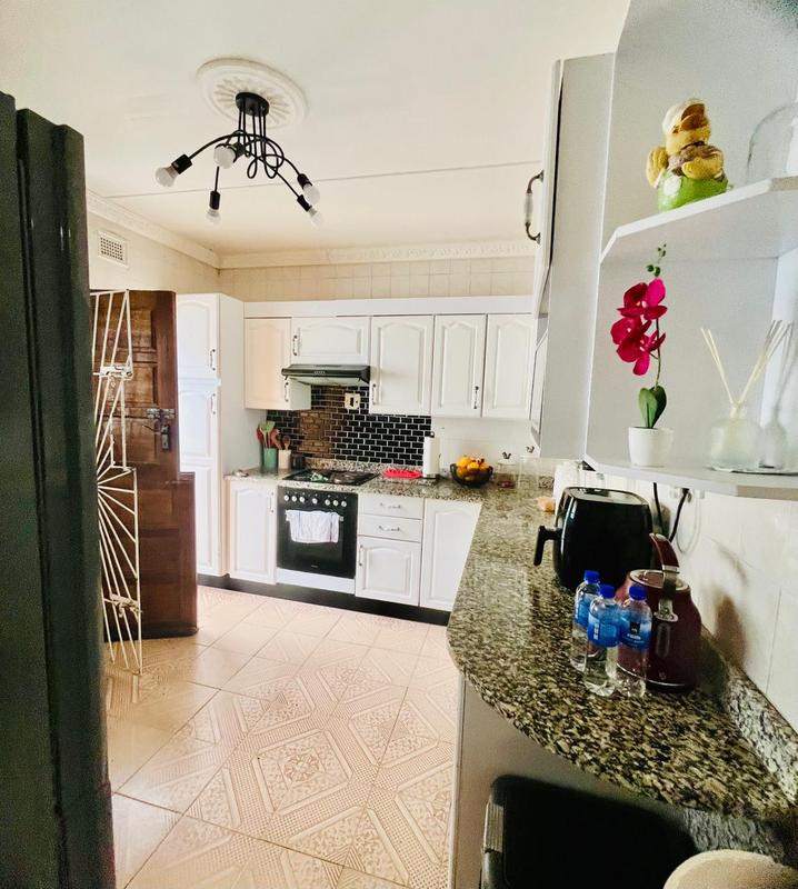 5 Bedroom Property for Sale in Umlazi KwaZulu-Natal