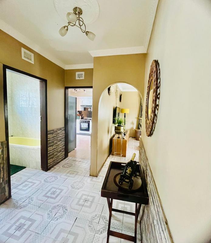 5 Bedroom Property for Sale in Umlazi KwaZulu-Natal