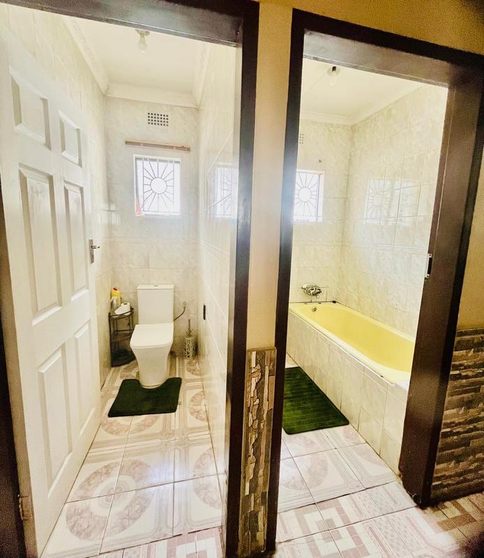 5 Bedroom Property for Sale in Umlazi KwaZulu-Natal
