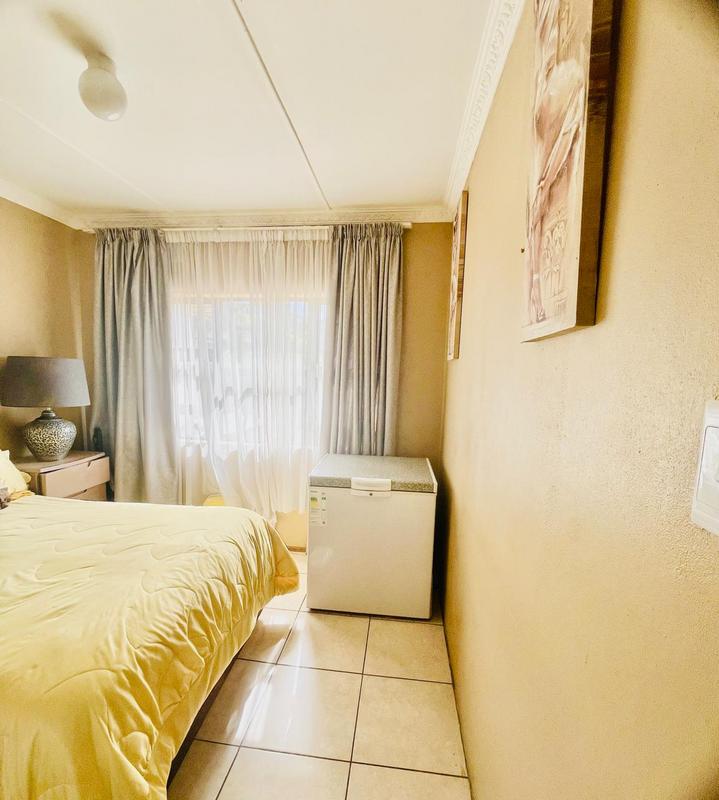 5 Bedroom Property for Sale in Umlazi KwaZulu-Natal