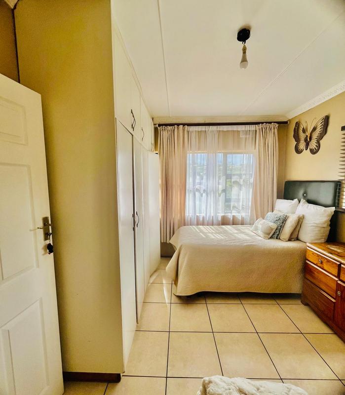 5 Bedroom Property for Sale in Umlazi KwaZulu-Natal