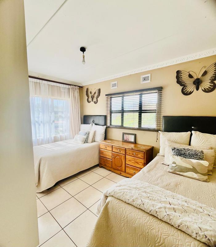 5 Bedroom Property for Sale in Umlazi KwaZulu-Natal