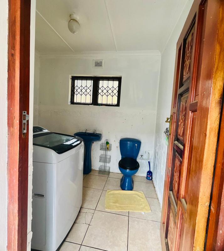 5 Bedroom Property for Sale in Umlazi KwaZulu-Natal