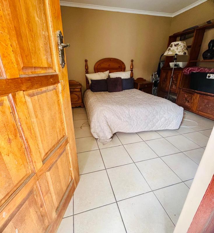 5 Bedroom Property for Sale in Umlazi KwaZulu-Natal