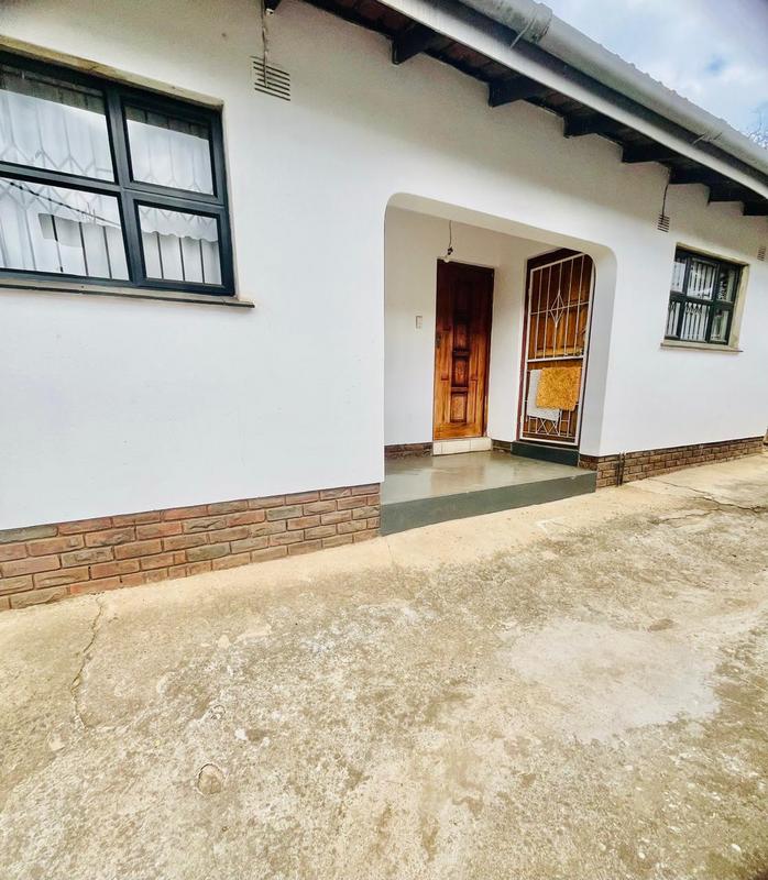 5 Bedroom Property for Sale in Umlazi KwaZulu-Natal