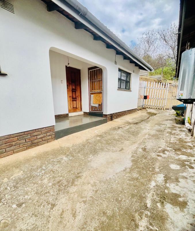 5 Bedroom Property for Sale in Umlazi KwaZulu-Natal