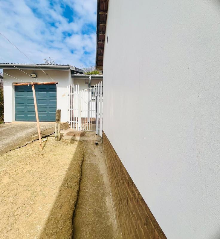 5 Bedroom Property for Sale in Umlazi KwaZulu-Natal