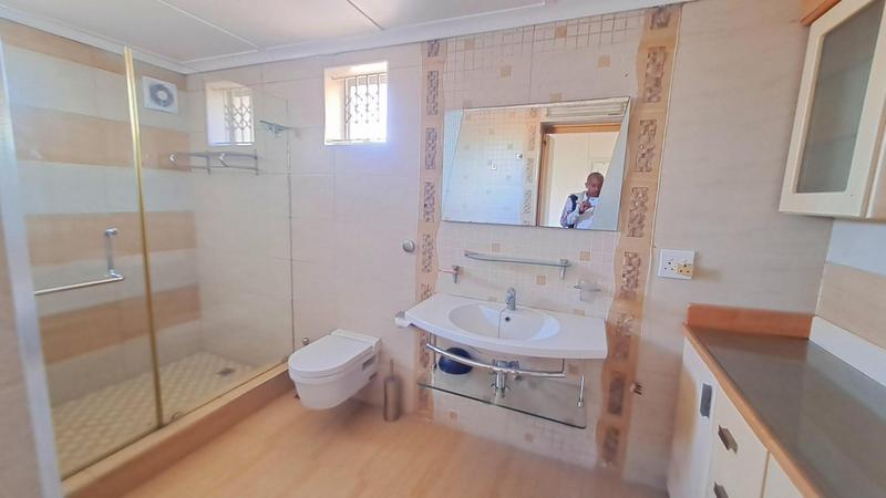 To Let 5 Bedroom Property for Rent in Bluff KwaZulu-Natal