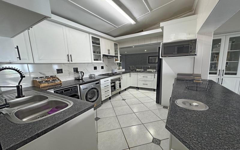 4 Bedroom Property for Sale in Margate Beach KwaZulu-Natal