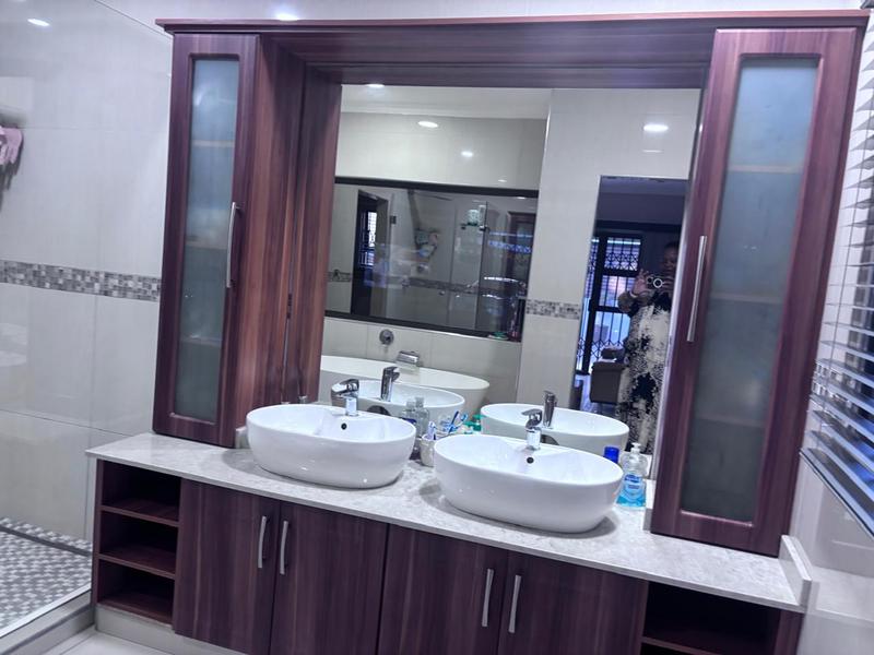 To Let Commercial Property for Rent in Meer En See KwaZulu-Natal