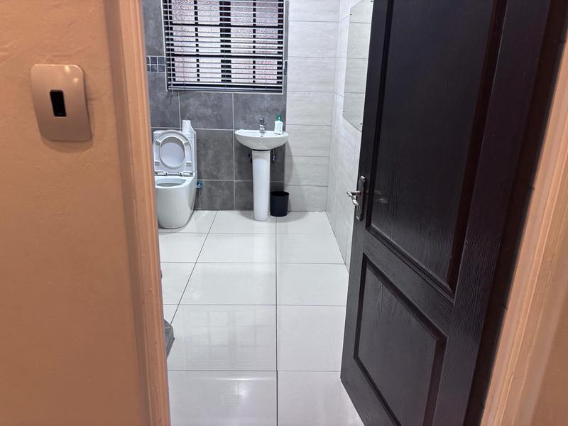 To Let Commercial Property for Rent in Meer En See KwaZulu-Natal
