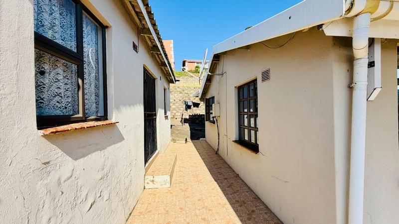 4 Bedroom Property for Sale in Ntuzuma KwaZulu-Natal