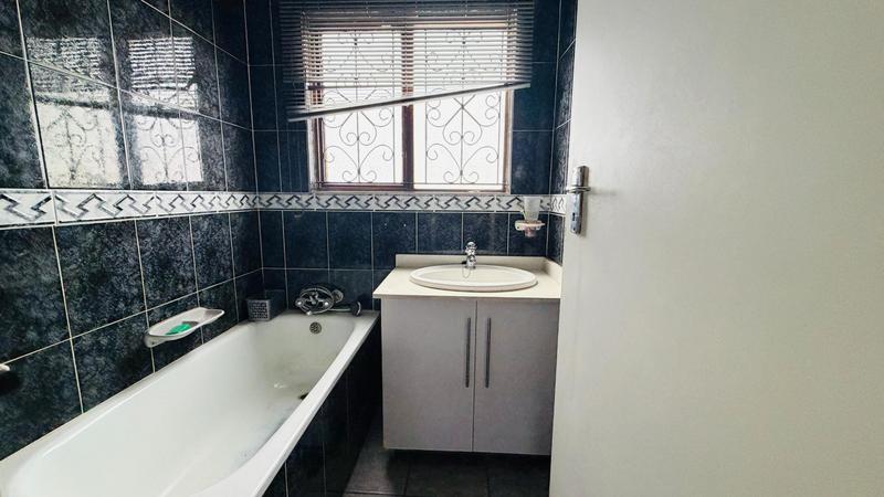 3 Bedroom Property for Sale in Lotus Park KwaZulu-Natal