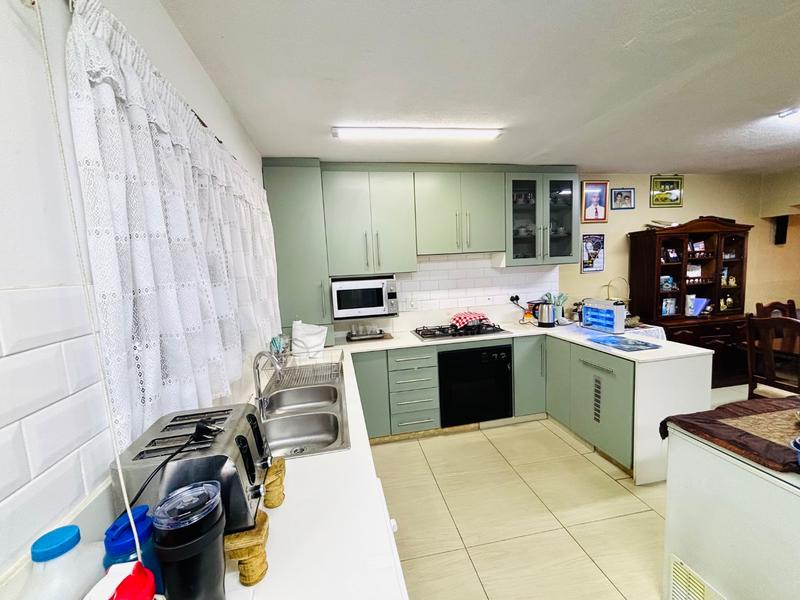 7 Bedroom Property for Sale in Castlehill KwaZulu-Natal