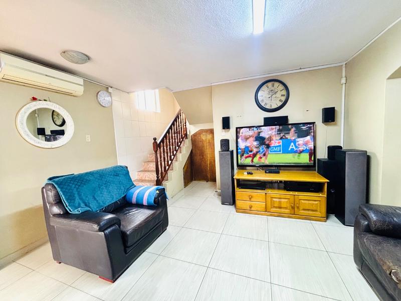 7 Bedroom Property for Sale in Castlehill KwaZulu-Natal