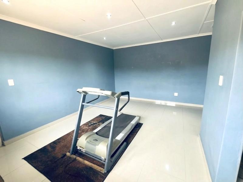 7 Bedroom Property for Sale in Castlehill KwaZulu-Natal