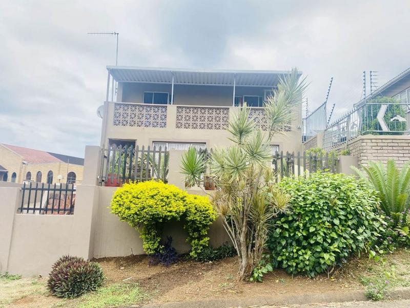 7 Bedroom Property for Sale in Castlehill KwaZulu-Natal