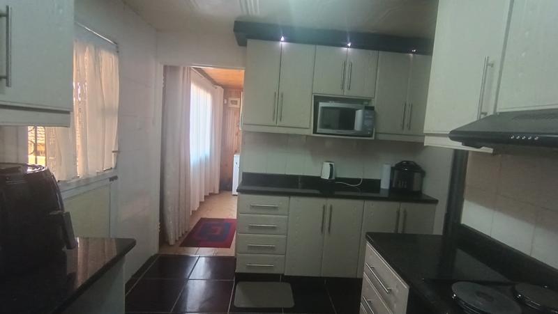 6 Bedroom Property for Sale in Shallcross KwaZulu-Natal