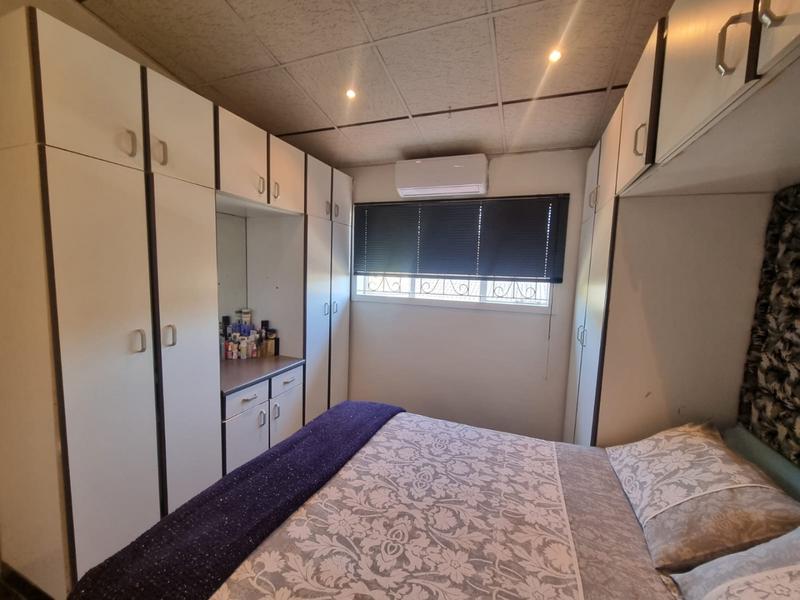 6 Bedroom Property for Sale in Shallcross KwaZulu-Natal
