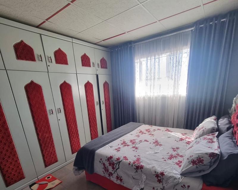 6 Bedroom Property for Sale in Shallcross KwaZulu-Natal