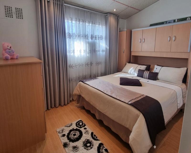6 Bedroom Property for Sale in Shallcross KwaZulu-Natal