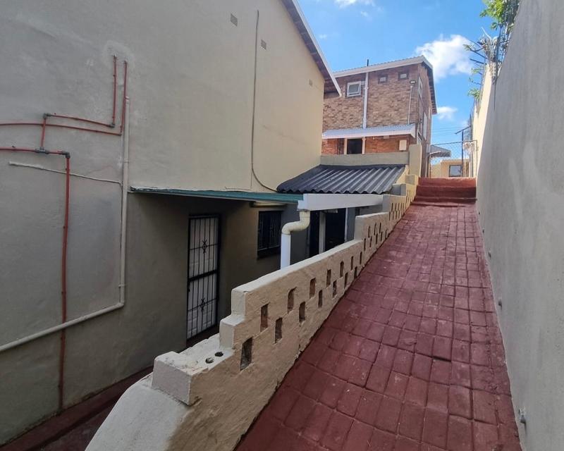 6 Bedroom Property for Sale in Shallcross KwaZulu-Natal