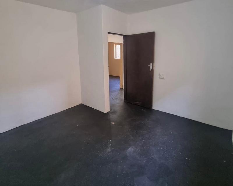6 Bedroom Property for Sale in Shallcross KwaZulu-Natal