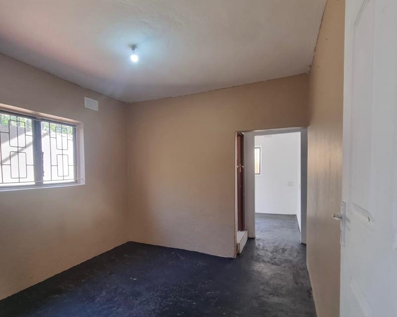 6 Bedroom Property for Sale in Shallcross KwaZulu-Natal