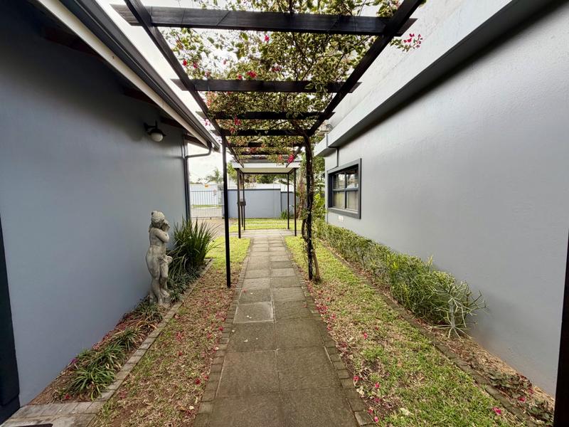 8 Bedroom Property for Sale in Umhlanga KwaZulu-Natal