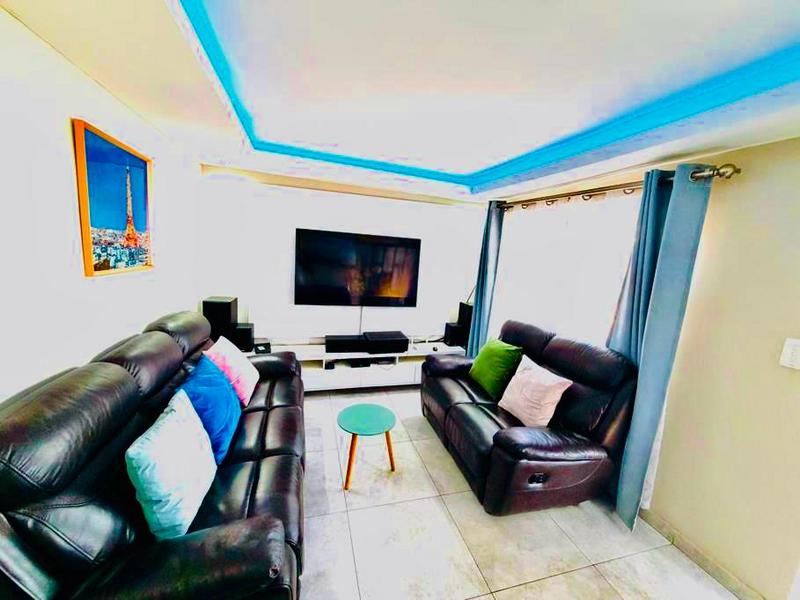 5 Bedroom Property for Sale in Umlazi KwaZulu-Natal