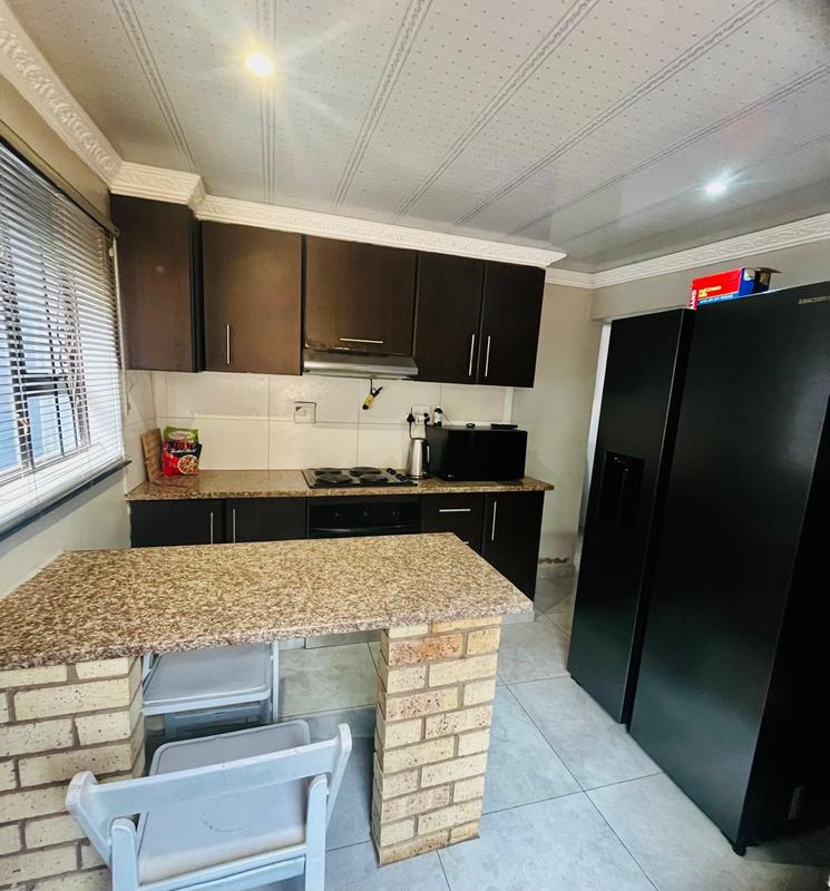 5 Bedroom Property for Sale in Umlazi KwaZulu-Natal