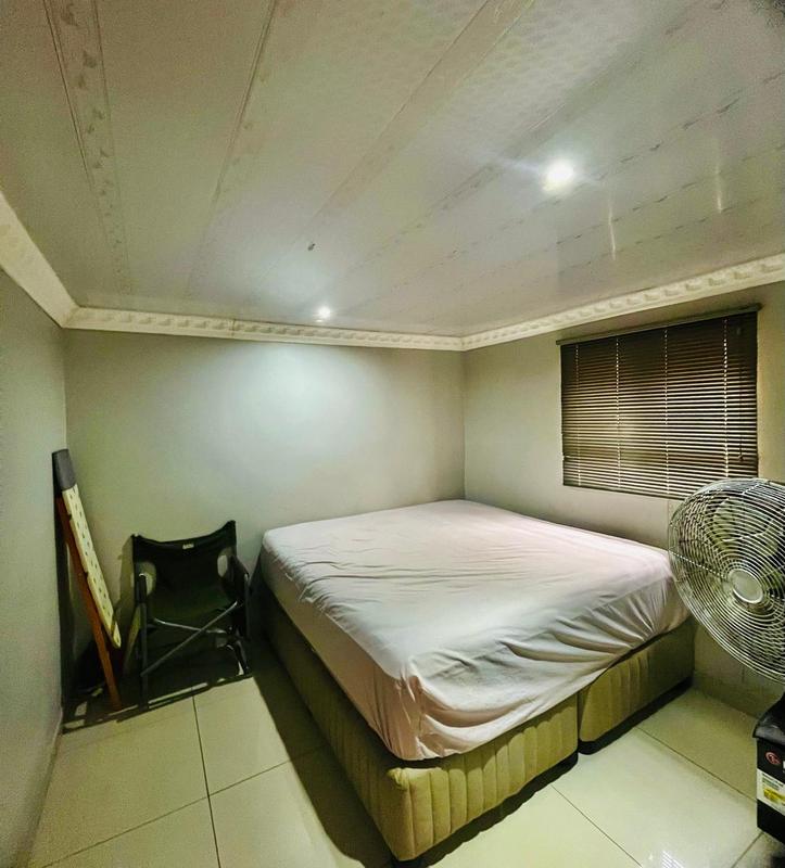 5 Bedroom Property for Sale in Umlazi KwaZulu-Natal