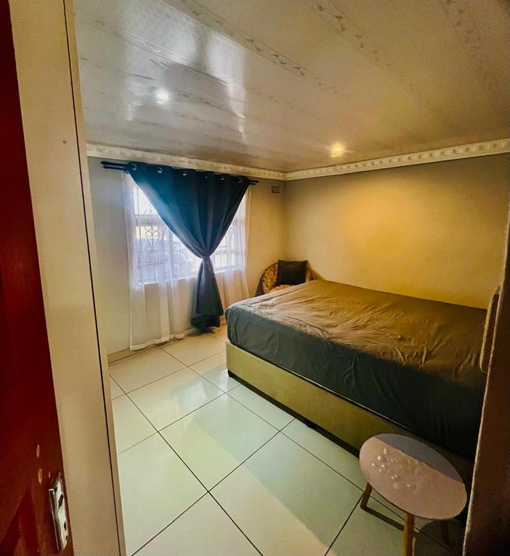 5 Bedroom Property for Sale in Umlazi KwaZulu-Natal