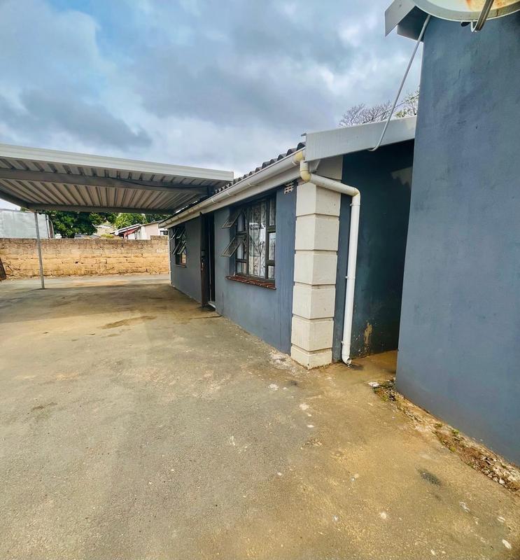 5 Bedroom Property for Sale in Umlazi KwaZulu-Natal