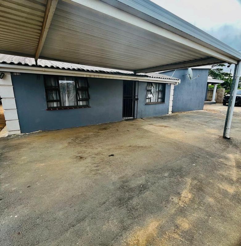 5 Bedroom Property for Sale in Umlazi KwaZulu-Natal